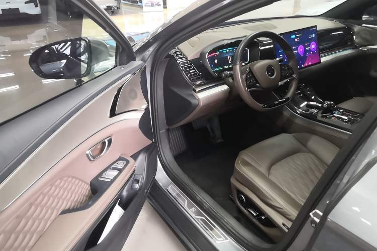 Used BYD Han 2023 EV Champion Edition 506KM Front-Wheel-Drive Premium Model Interior 2