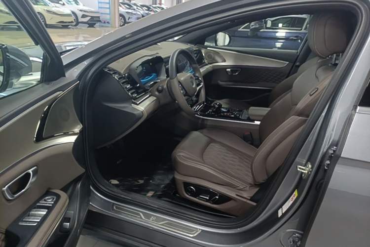 Used BYD Han 2023 DM-i Champion Edition 121KM Prestige Model Left Front Seat