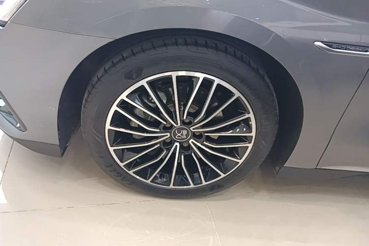 Used BYD Han 2023 DM-i Champion Edition 121KM Prestige Model Left Front Wheel Hub