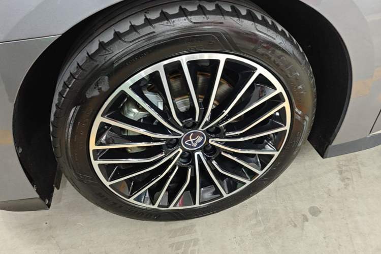 Used BYD Han 2023 DM-i Champion Edition 121KM Prestige Model Left Front Wheel Hub