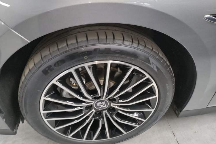 Used BYD Han 2023 EV Champion Edition 506KM Front-Wheel-Drive Premium Model Left Front Wheel Hub