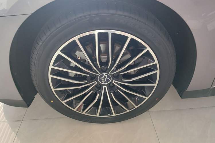 Used BYD Han 2023 DM-i Champion Edition 121KM Prestige Model Left Front Wheel Hub