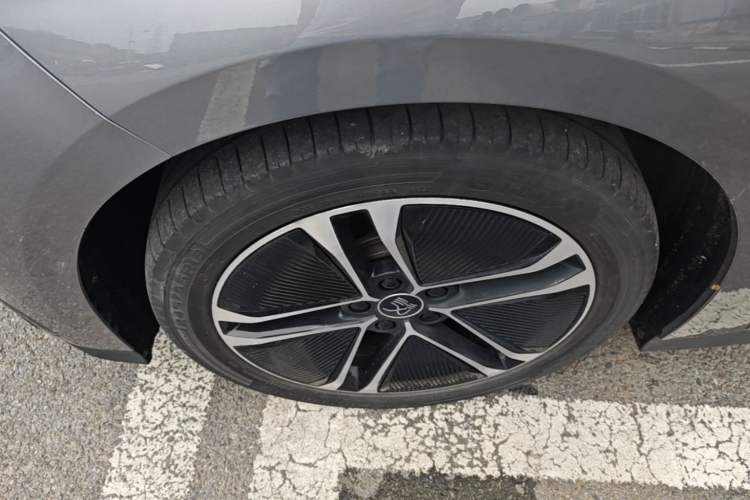 Used BYD Han 2023 EV Champion Edition 605KM Front-Drive Premium Model Left Front Wheel Hub