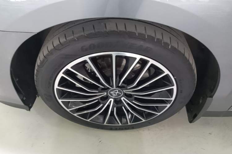 Used BYD Han 2023 DM-i Champion Edition 121KM Prestige Model Left Front Wheel Hub