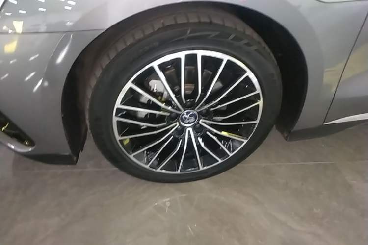 Used BYD Han 2023 DM-i Champion Edition 121KM Prestige Model Left Front Wheel Hub