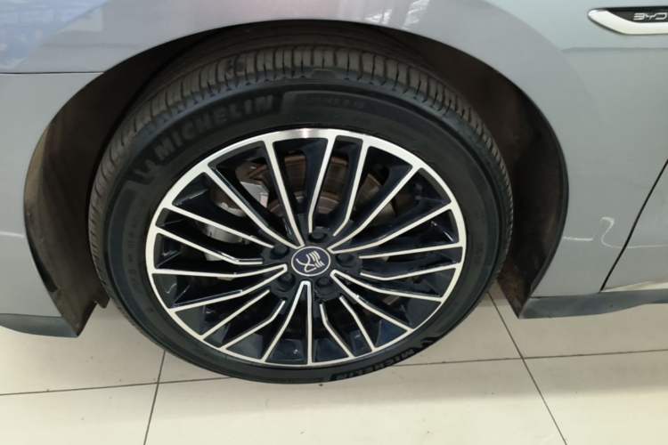 Used BYD Han 2023 DM-i Champion Edition 121KM Prestige Model Left Front Wheel Hub