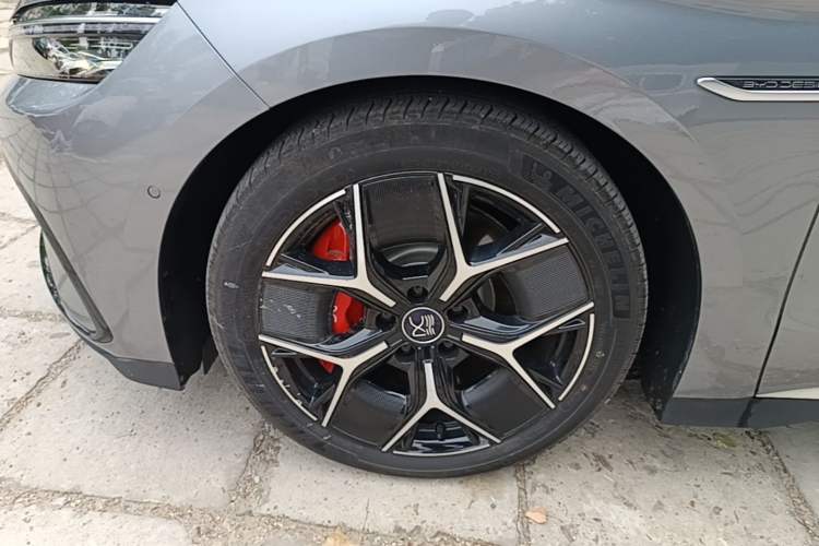 Used BYD Han 2023 EV Champion Edition 715 km Front-Drive Flagship Model Left Front Wheel Hub