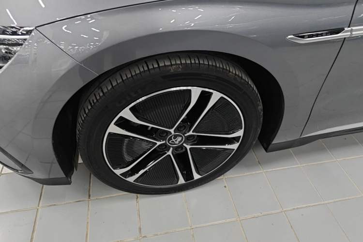 Used BYD Han 2023 EV Champion Edition 605KM Front-Drive Premium Model Left Front Wheel Hub