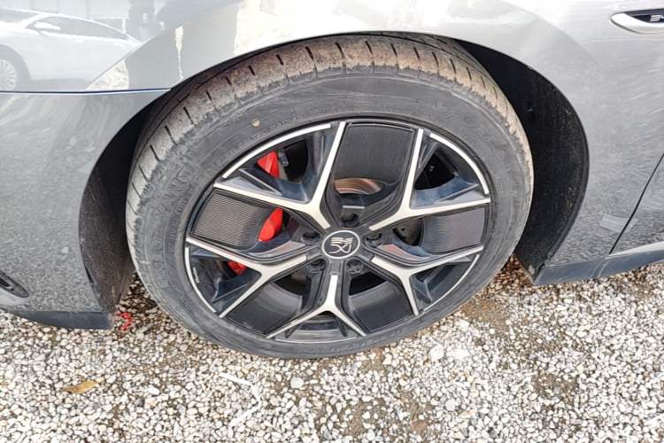 Used BYD Han 2023 DM-i Champion Edition 200KM Flagship Model Left Front Wheel Hub
