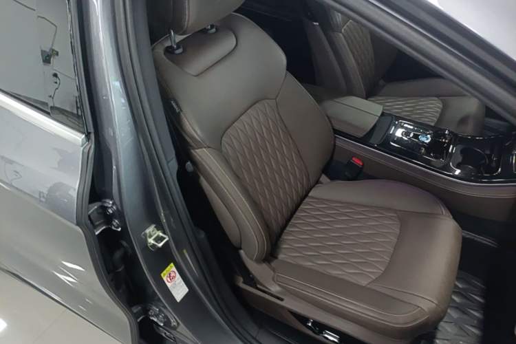 Used BYD Han 2023 DM-i Champion Edition 121KM Prestige Model Right Front Seat