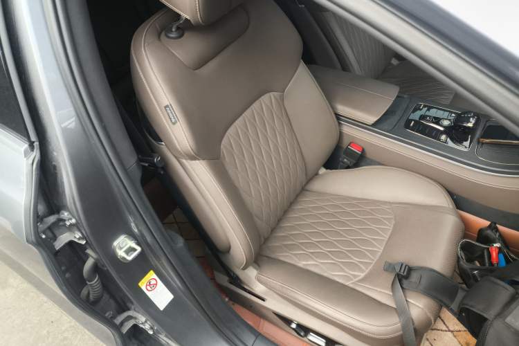 Used BYD Han 2023 DM-i Champion Edition 121KM Prestige Model Right Front Seat