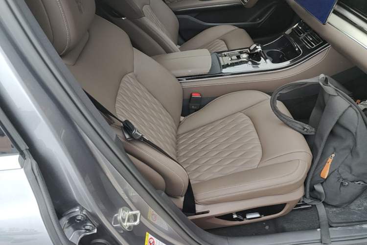 Used BYD Han 2023 EV Champion Edition 605KM Front-Drive Premium Model Right Front Seat
