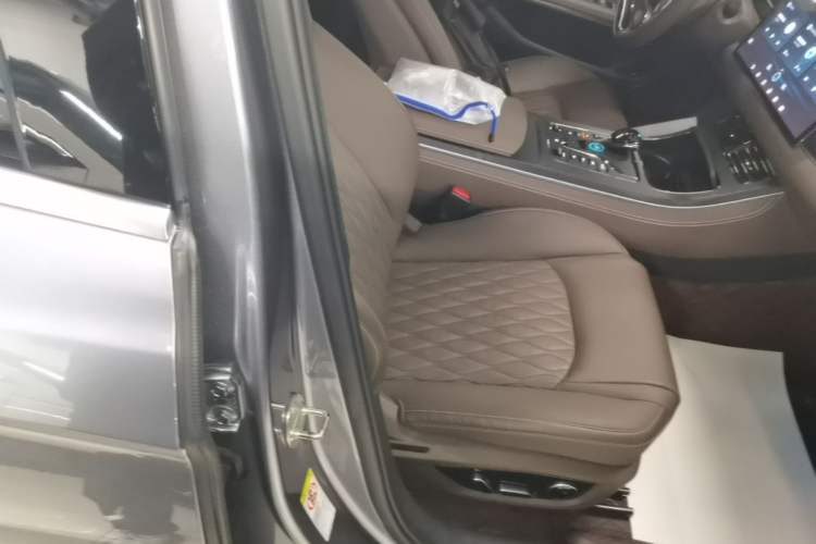 Used BYD Han 2023 DM-i Champion Edition 121KM Prestige Model Right Front Seat