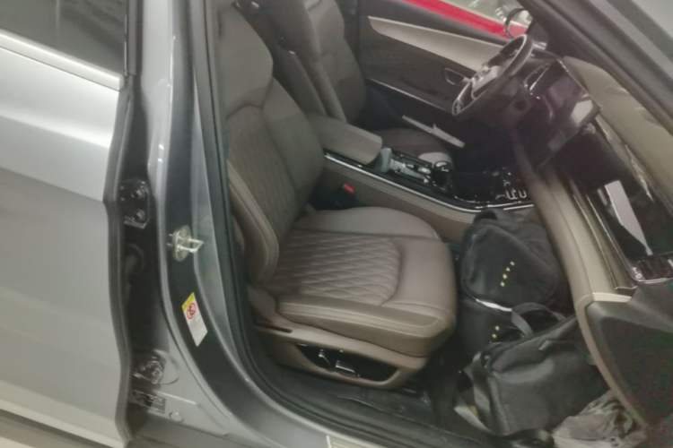 Used BYD Han 2023 DM-i Champion Edition 121KM Prestige Model Right Front Seat