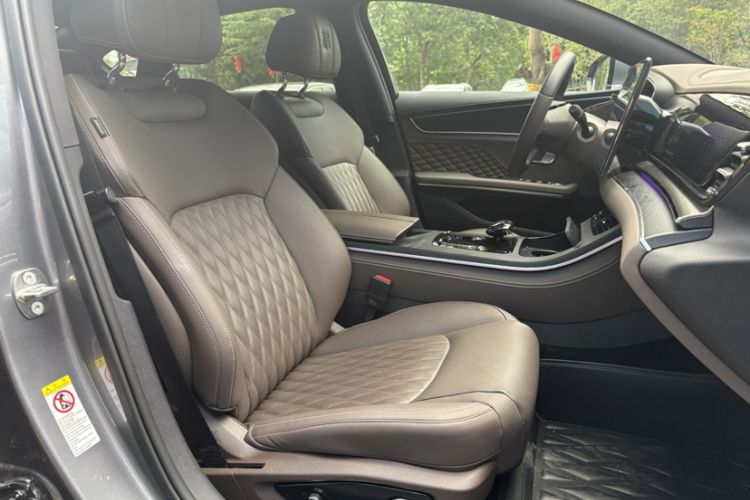 Used BYD Han 2023 DM-i Champion Edition 121KM Prestige Model Right Front Seat