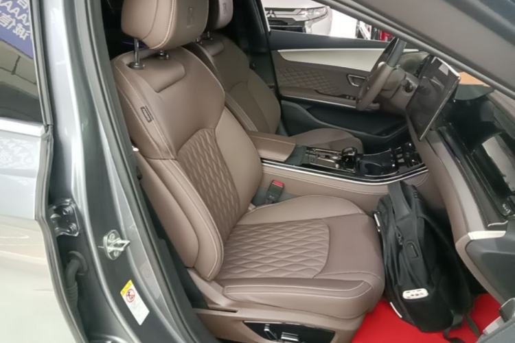 Used BYD Han 2023 DM-i Champion Edition 121KM Prestige Model Right Front Seat