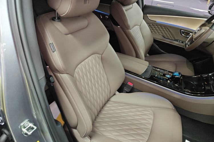 Used BYD Han 2023 DM-i Champion Edition 121KM Prestige Model Right Front Seat