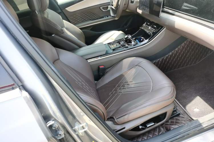Used BYD Han 2023 DM-i Champion Edition 121KM Prestige Model Right Front Seat