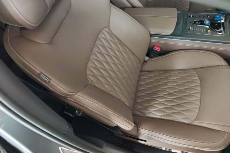 Used BYD Han 2023 DM-i Champion Edition 121KM Prestige Model Right Front Seat