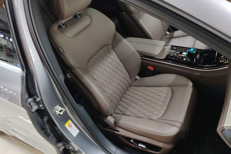 Used BYD Han 2023 EV Champion Edition 605KM Front-Drive Premium Model Right Front Seat