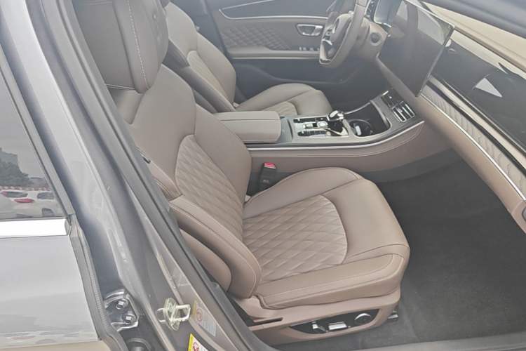 Used BYD Han 2023 DM-i Champion Edition 121KM Prestige Model Right Front Seat