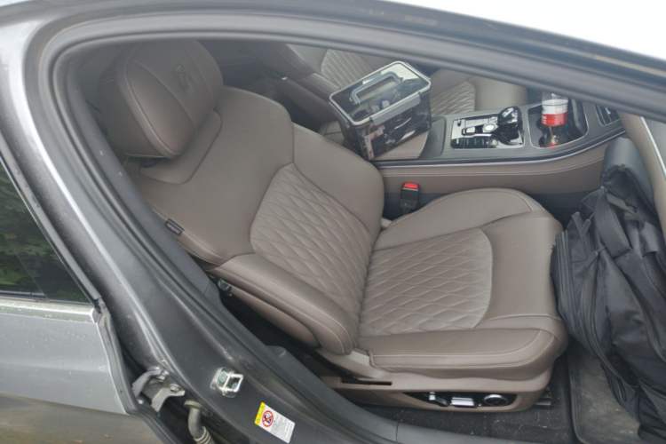 Used BYD Han 2023 DM-i Champion Edition 121KM Prestige Model Right Front Seat