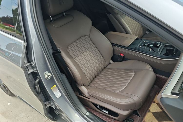 Used BYD Han 2023 DM-i Champion Edition 121KM Prestige Model Right Front Seat
