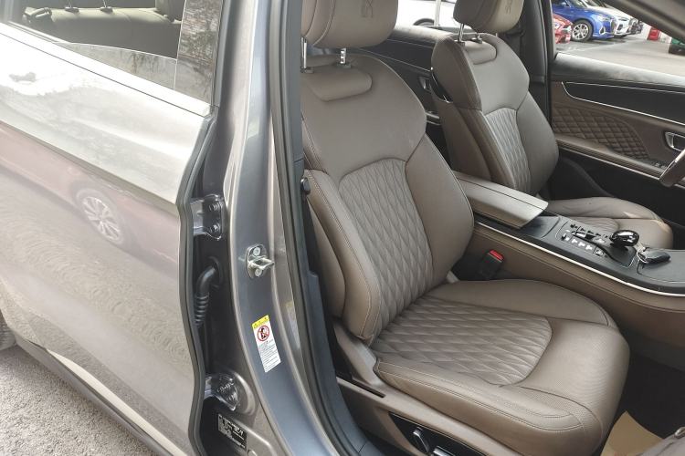 Used BYD Han 2023 DM-i Champion Edition 121KM Prestige Model Right Front Seat