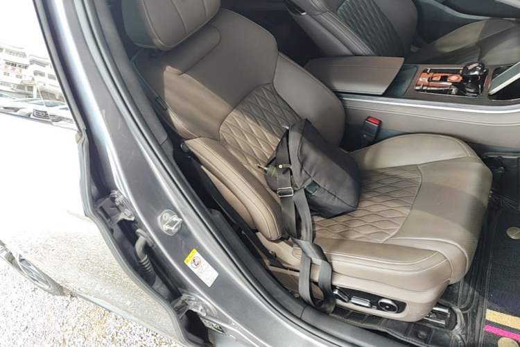 Used BYD Han 2023 DM-i Champion Edition 200KM Flagship Model Right Front Seat