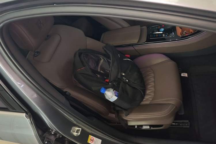 Used BYD Han 2023 DM-i Champion Edition 121KM Prestige Model Right Front Seat