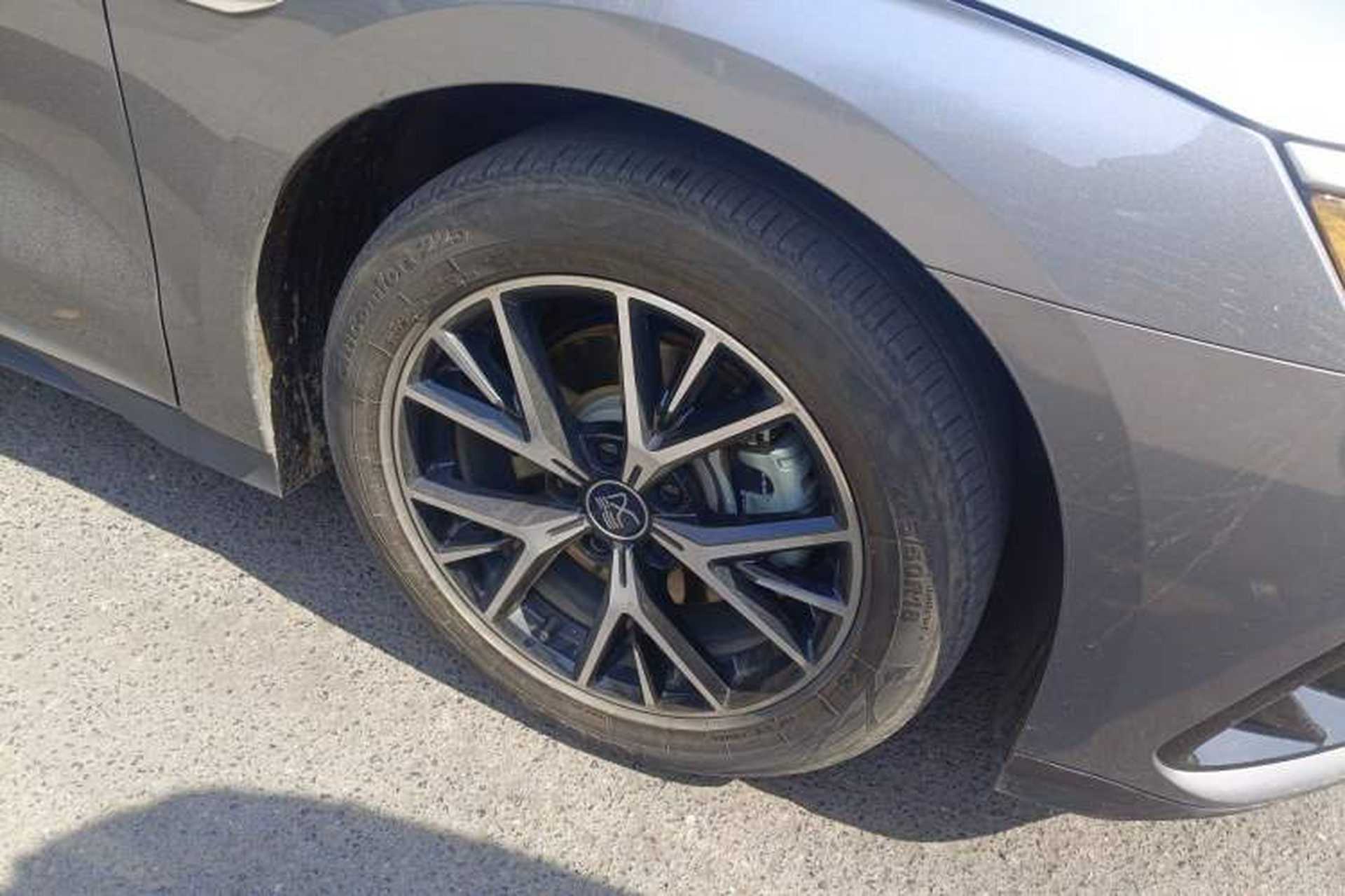 Used BYD Han 2023 DM-i Champion Edition 121KM Prestige Model Right Front Wheel Hub