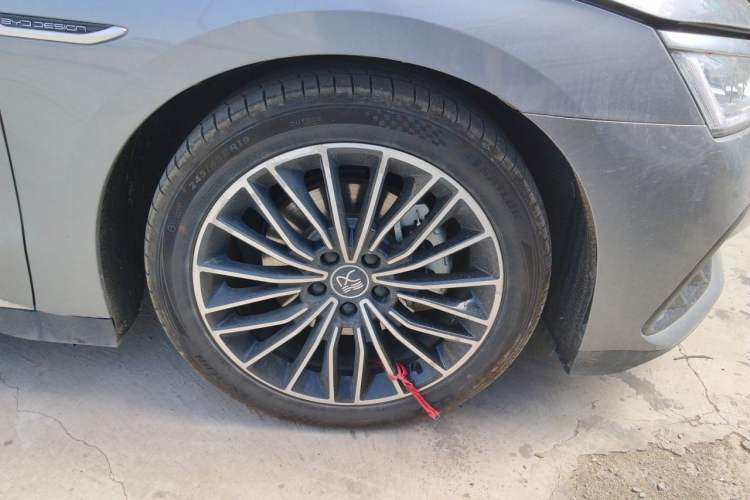 Used BYD Han 2023 DM-i Champion Edition 121KM Prestige Model Right Front Wheel Hub