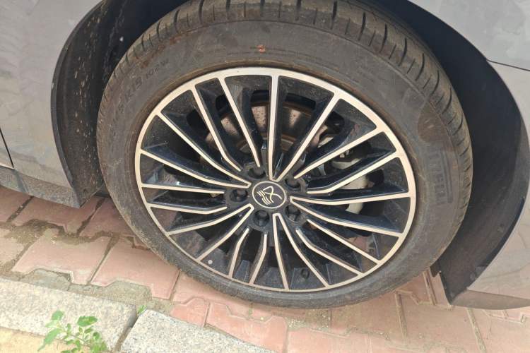 Used BYD Han 2023 DM-i Champion Edition 121KM Prestige Model Right Front Wheel Hub