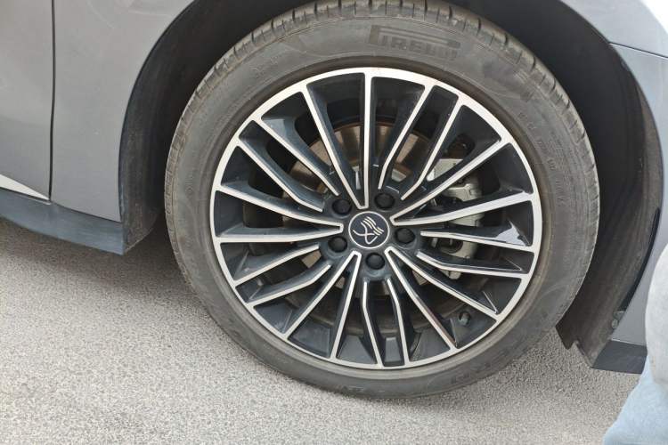 Used BYD Han 2023 DM-i Champion Edition 121KM Prestige Model Right Front Wheel Hub