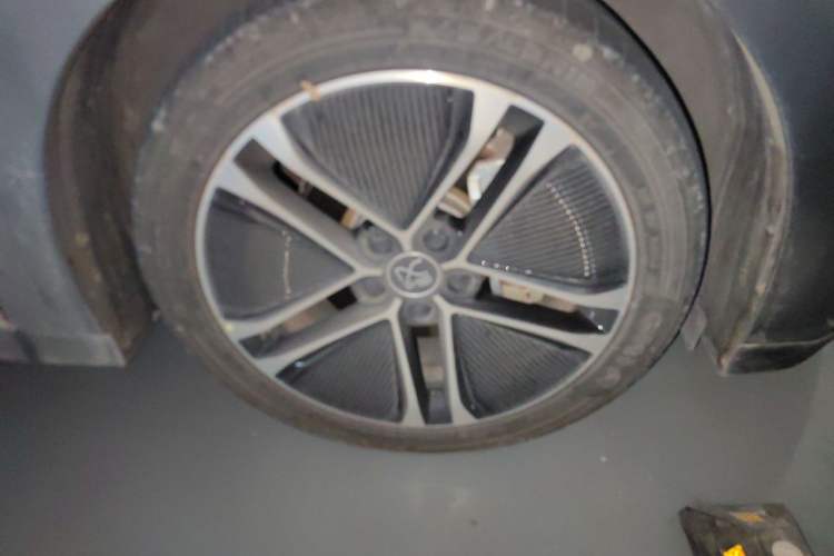 Used BYD Han 2023 EV Champion Edition 605KM Front-Drive Premium Model Right Front Wheel Hub