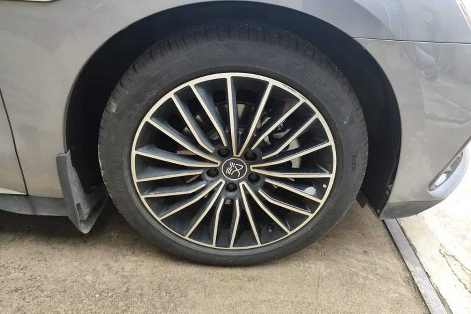 Used BYD Han 2023 DM-i Champion Edition 121KM Prestige Model Right Front Wheel Hub