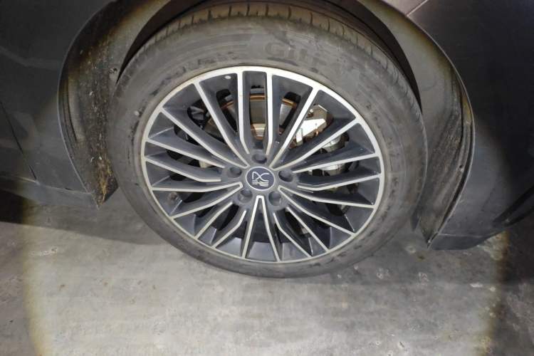 Used BYD Han 2023 EV Champion Edition 506KM Front-Wheel-Drive Premium Model Right Front Wheel Hub