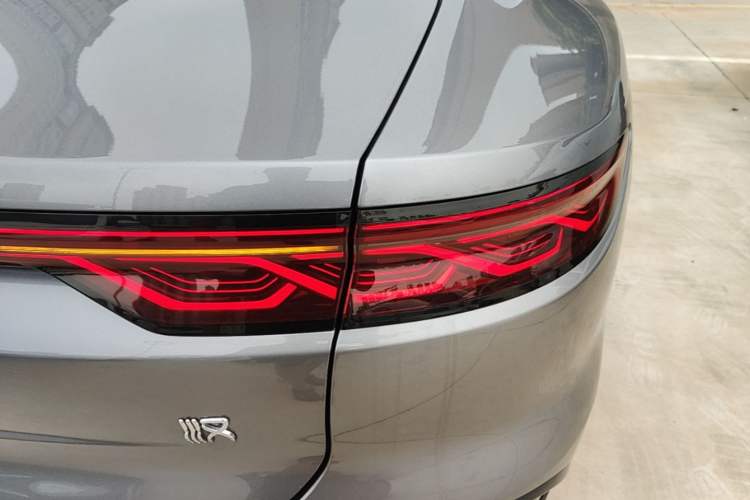Used BYD Han 2023 EV Champion Edition 605KM Front-Drive Premium Model Right Rear Taillight