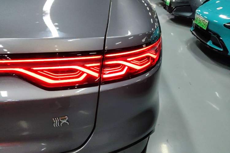 Used BYD Han 2023 EV Champion Edition 605KM Front-Drive Premium Model Right Rear Taillight