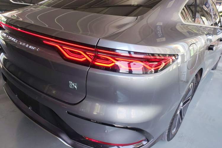 Used BYD Han 2023 EV Champion Edition 605KM Front-Drive Premium Model Right Rear Taillight