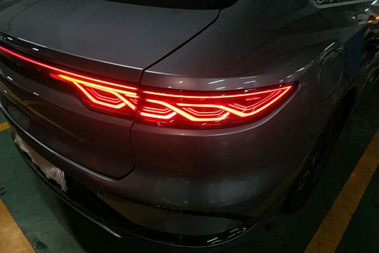 Used BYD Han 2023 DM-i Champion Edition 121KM Elite Model Right Rear Taillight