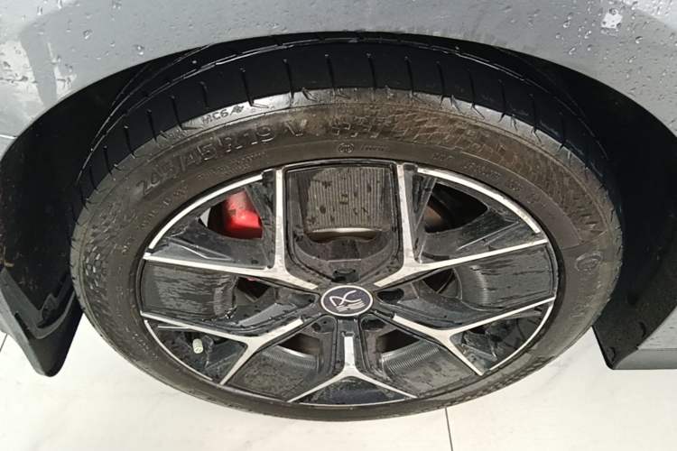 Used BYD Han 2023 EV Champion Edition 715KM Front-Drive Prestige Model Right Rear Wheel Hub
