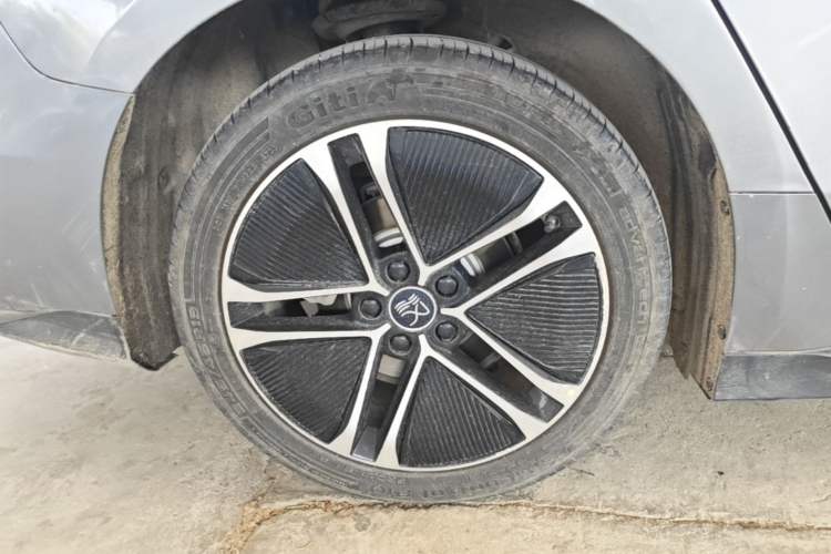 Used BYD Han 2023 EV Champion Edition 605KM Front-Drive Premium Model Right Rear Wheel Hub