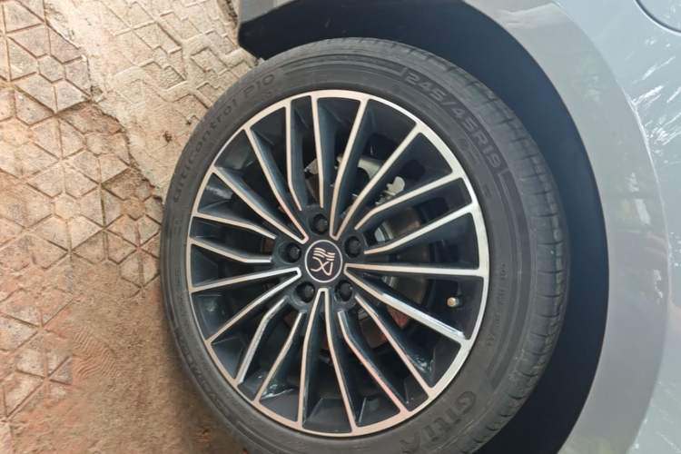 Used BYD Han 2023 EV Champion Edition 506KM Front-Wheel-Drive Premium Model Right Rear Wheel Hub