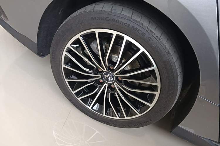 Used BYD Han 2023 DM-i Champion Edition 121KM Prestige Model Right Rear Wheel Hub