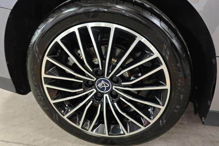 Used BYD Han 2023 DM-i Champion Edition 121KM Prestige Model Right Rear Wheel Hub