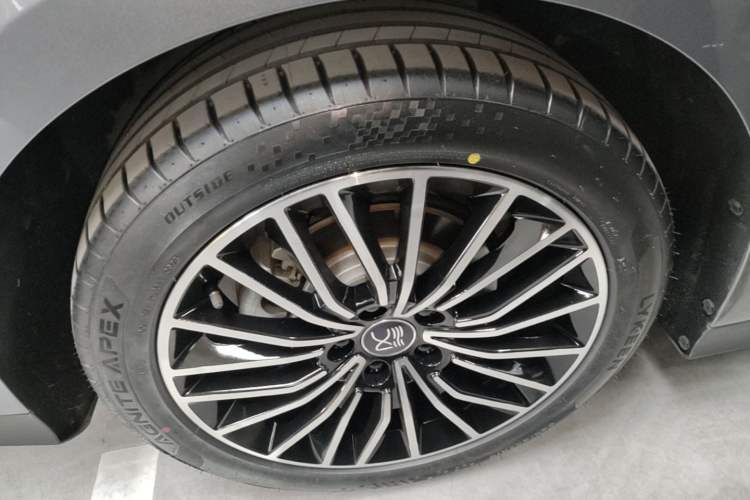 Used BYD Han 2023 EV Champion Edition 506KM Front-Wheel-Drive Premium Model Right Rear Wheel Hub