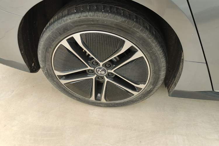 Used BYD Han 2023 EV Champion Edition 605KM Front-Drive Premium Model Right Rear Wheel Hub