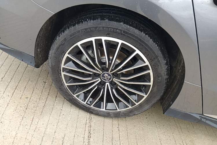Used BYD Han 2023 EV Champion Edition 506KM Front-Wheel-Drive Premium Model Right Rear Wheel Hub