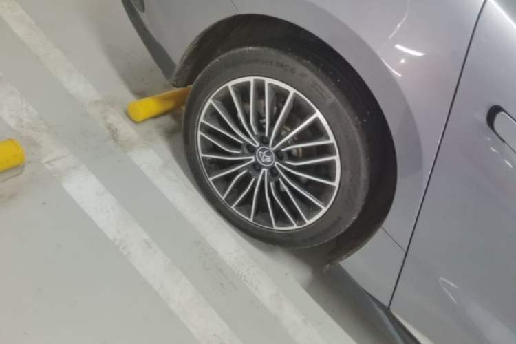 Used BYD Han 2023 DM-i Champion Edition 121KM Prestige Model Right Rear Wheel Hub